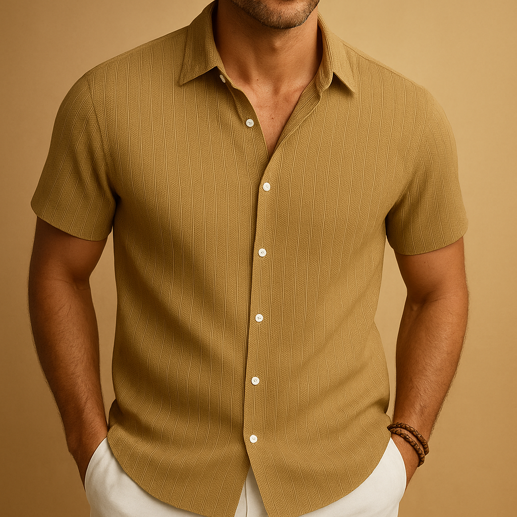 Light short-sleeve shirt for men with refined collar and breathable fit, perfect for summer days, casual outings, or office wear.
