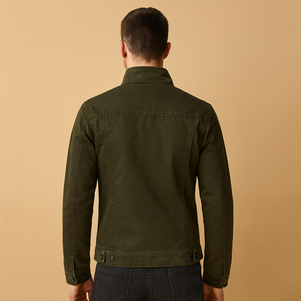 Men’s classic biker jacket with long sleeves and sleek modern design, perfect for casual wear or evening outings.