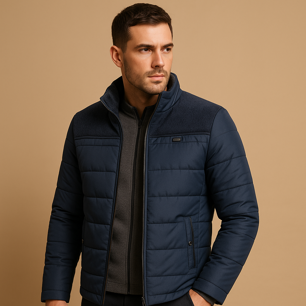 Men’s fleece jacket with high collar and zipper, featuring soft inner lining and zip pockets, perfect for cold days and outdoor use.