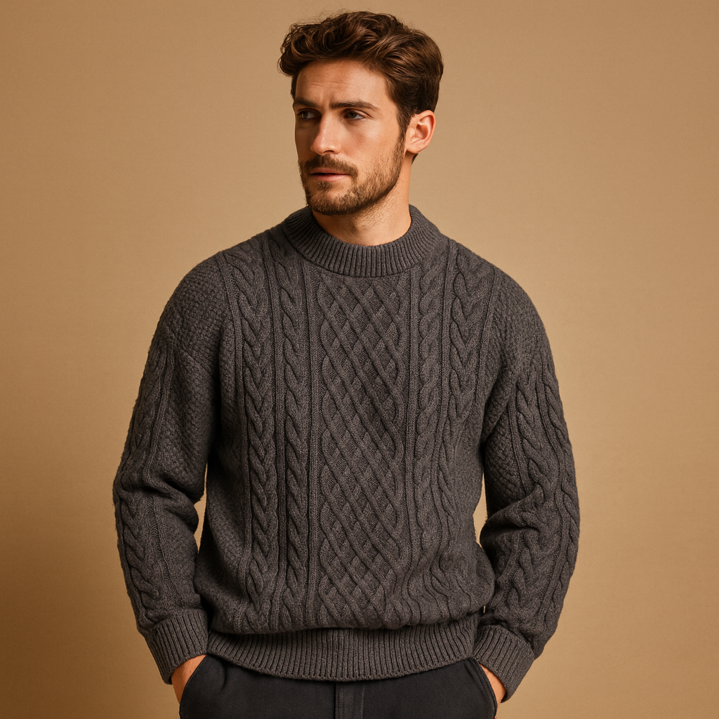 Men’s knitted crew neck sweater in solid color, warm, relaxed, and ideal for casual wear during autumn and winter.