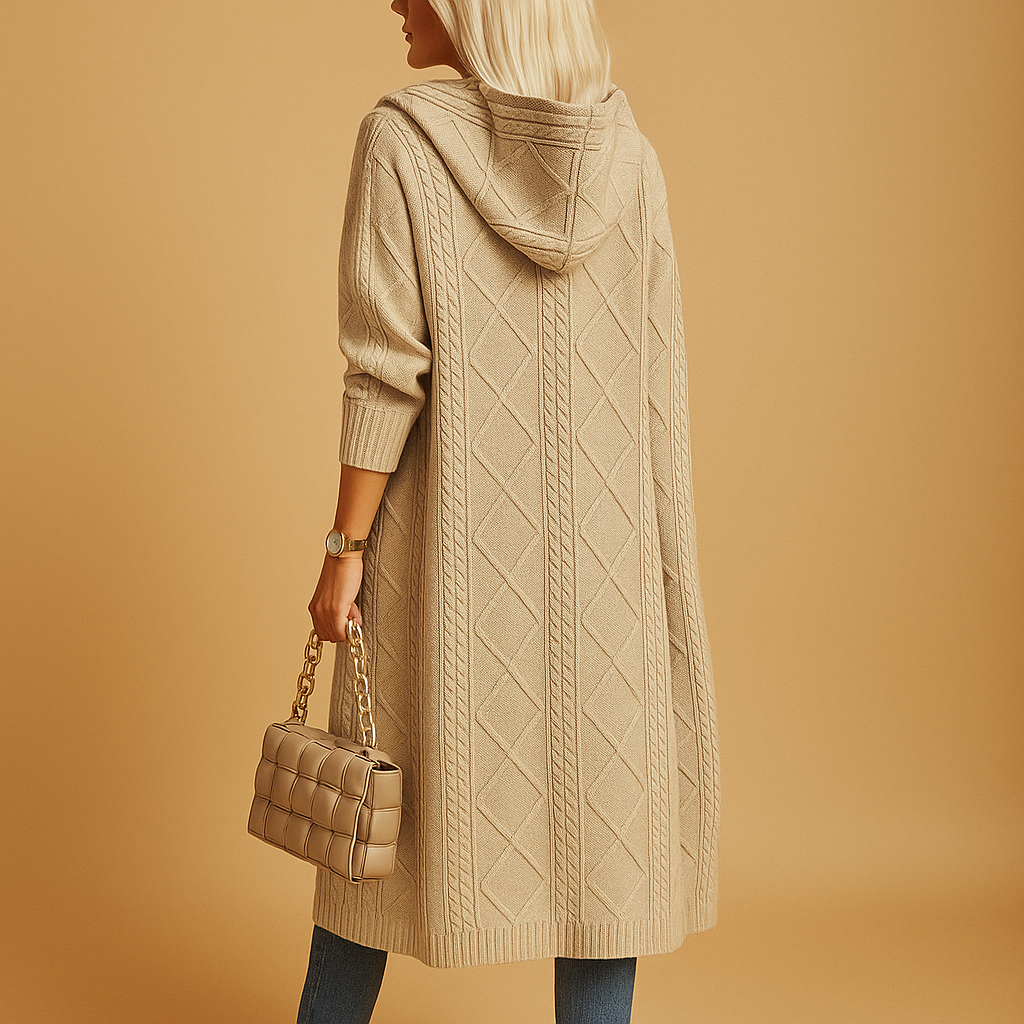 Light streetwear jacket for women with adjustable hood and relaxed fit, ideal for casual outings and everyday style.