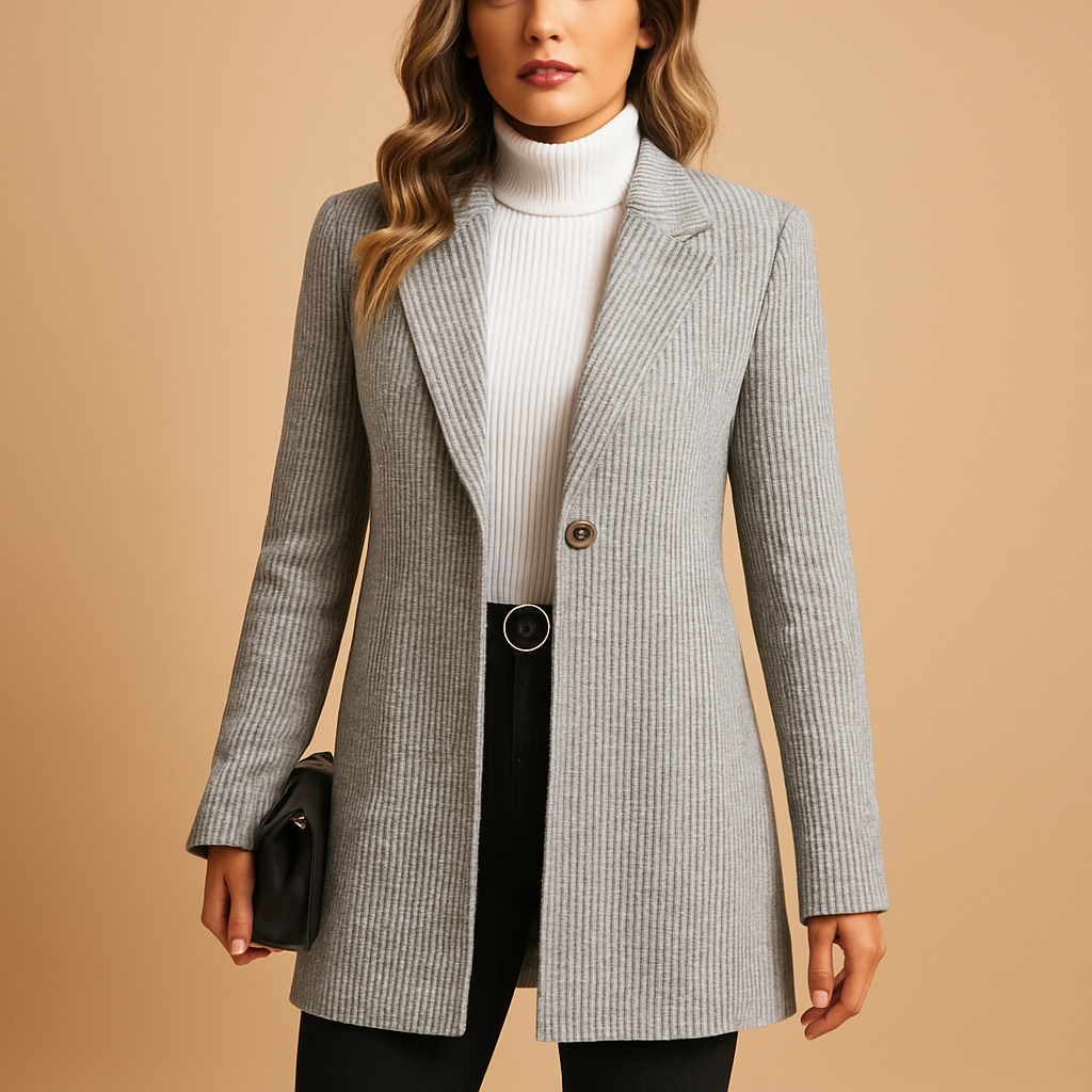 Tailored blazer for women with long sleeves and a refined silhouette, ideal for business settings and formal occasions.